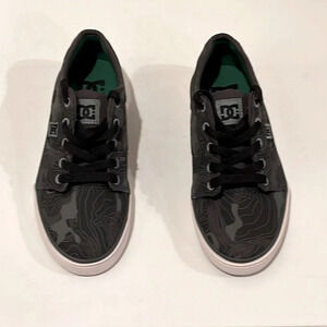 DC youth tonik SP shoe size 3.5Y